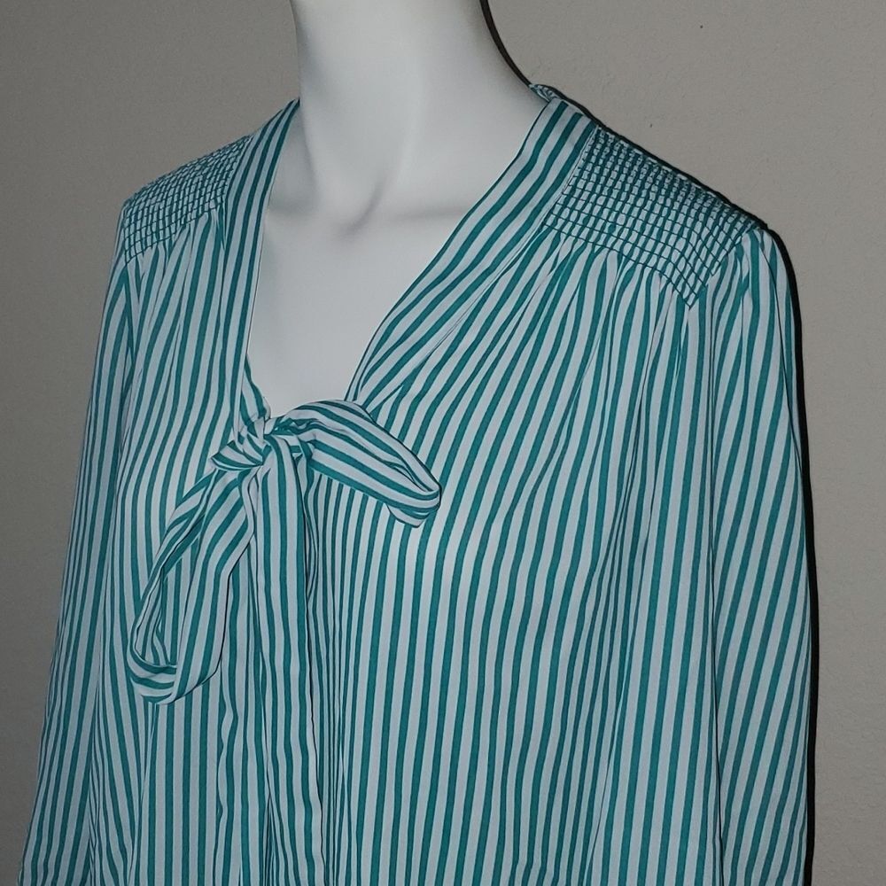 The Limited Teal Green Vertical Striped Tie Neck Blouse Size Medium 3/4 Sleeve - Picture 8 of 10